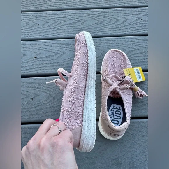 Hey Dude Women’s Size 7 Mauve Lace Slip-On Shoes Floral Crochet Lightweight NWT - Picture 6 of 8